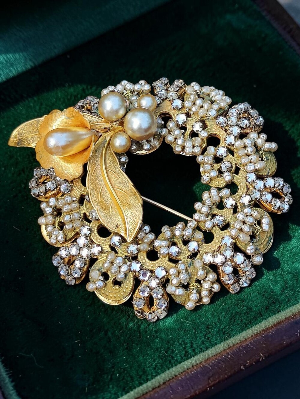 FABULOUS Vintage Signed Eugene Wreath Brooch